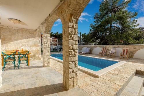 Villa Perina Biograd, Something Completely Different
