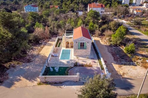 Villa Perina Biograd, Something Completely Different