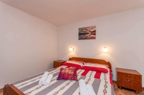 Poolincluded Apartment Mirjana