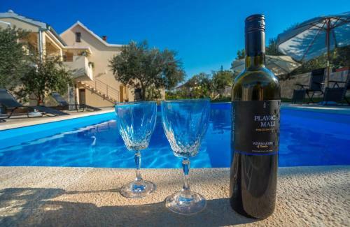 Poolincluded Apartment Mirjana