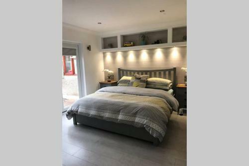 **hot Tub**eye Catching And Trendy**pet Friendly**