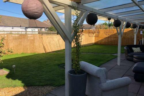 **hot Tub**eye Catching And Trendy**pet Friendly**