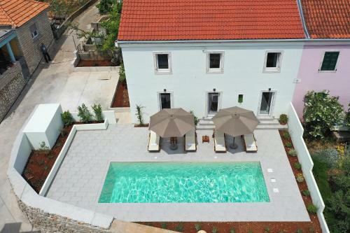 Villa Mira
