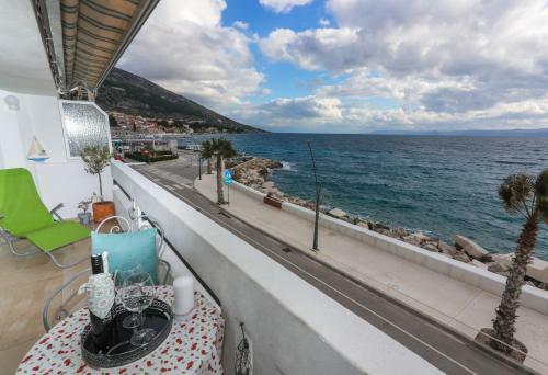 Amazing Waterfront Apartments