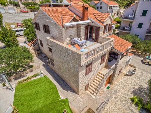 Lantana Apartment