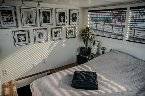 Bed & Breakfast Houseboat Amsterdam