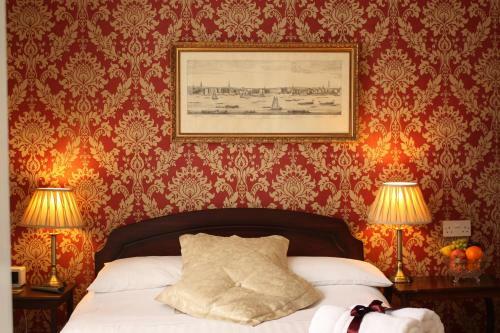 Hostal The Marstan Guesthouse