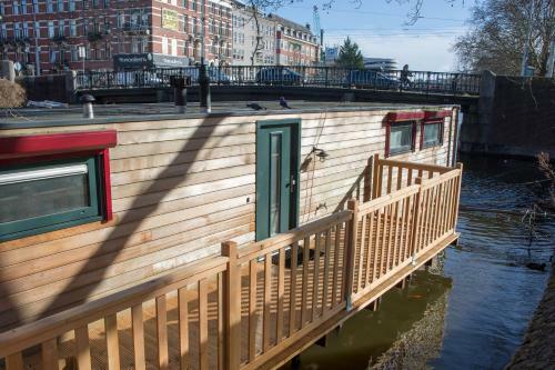 Hostal Houseboat Piano Forte