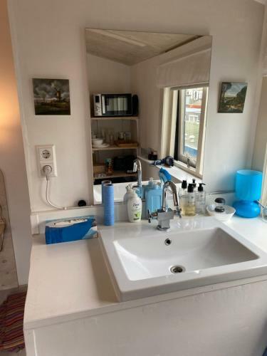 Bed & Breakfast Amsterdam Boat Studio