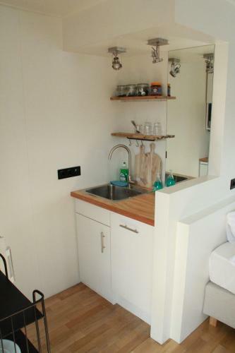 Bed & Breakfast Houseboat Studio Sooki