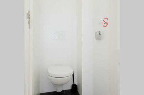 2 Bedroom 2 Bathroom Canal Apartment