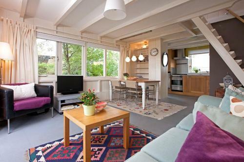 Very Nice Cottage In Durgerdam, With Private Garden, Free Parking, Pets Allowed