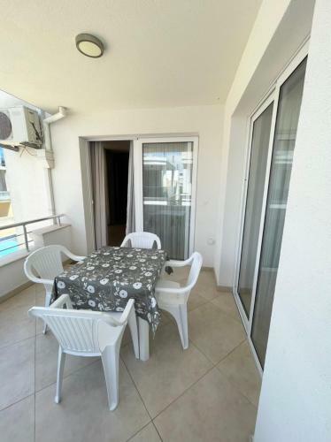 Hostal Apartments H4
