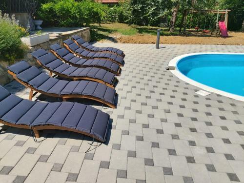 Apartamento Pool Village House Breznica