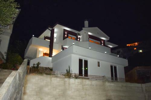 Apartments Hillside