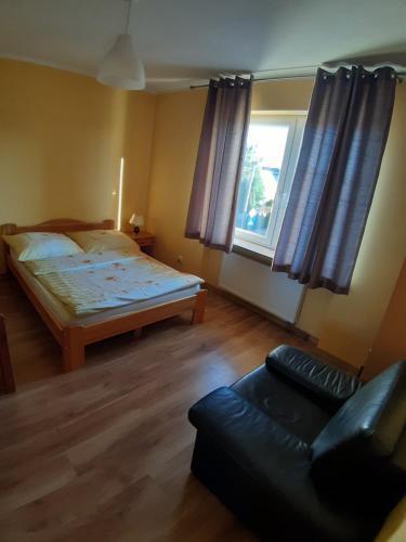 Pokoje Go?cinne- M?odo?ci, August�w