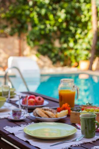Sarris Villa, A Country Side Villa!