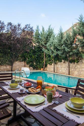 Sarris Villa, A Country Side Villa!