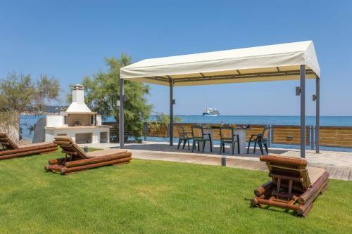 Venetico Beachfront Apartments - Sea View Apartment