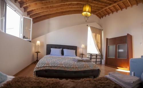 �gua de Alto Main House