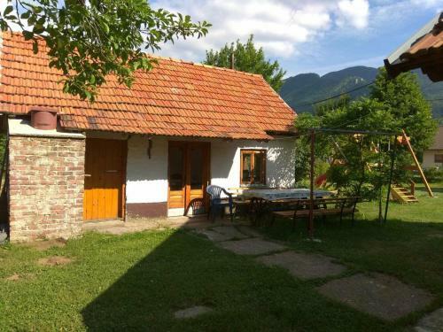 Hostal Holiday House Bru?ane