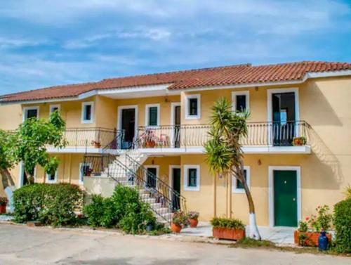Lemon Tree Apartments B C