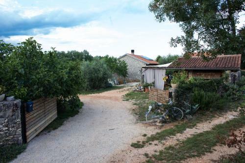 Officinalis - Family Vacation House