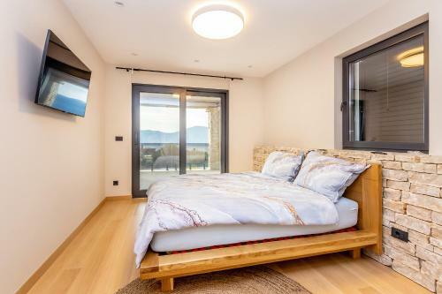 Holiday House Mystique