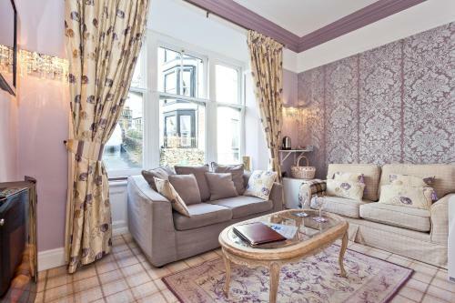 Hostal Bowness Bay Suites
