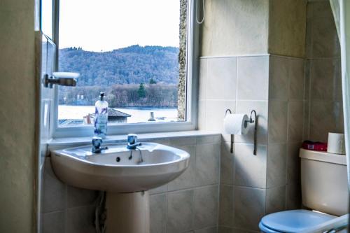 Hostal Lake View Guesthouse
