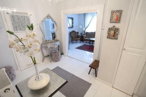 D.five Neo-baroque Apartment With Terrace