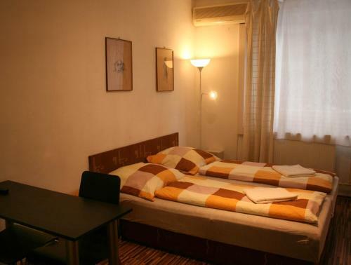 Margaret Bridge Studio Apartment