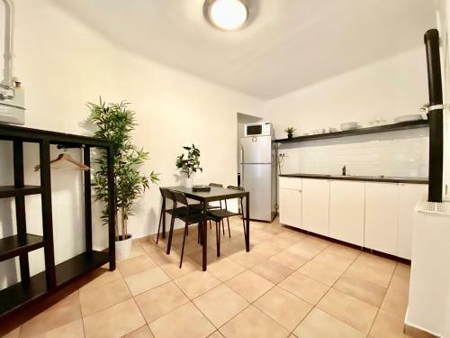 Budget Apartment By Hi5- K�roly 16