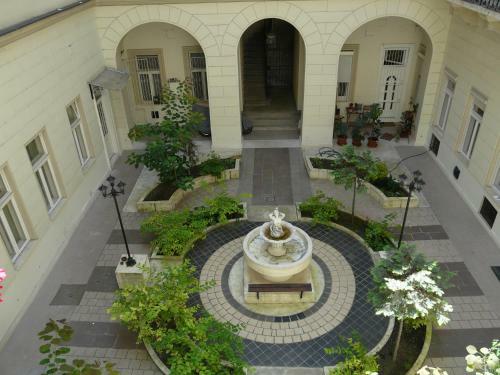 Westend Apartment & Courtyard