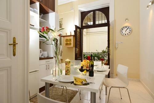 Vintage Apartments