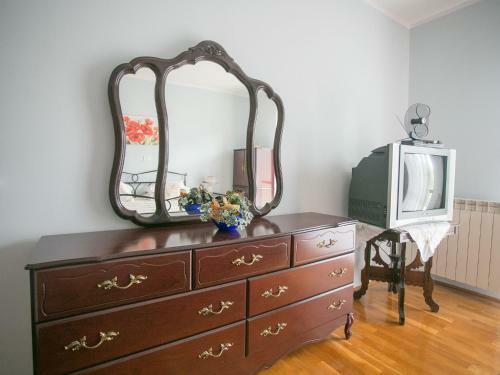 Comfortable Apartment With A Shared Swimming Pool For Up To 4 Persons