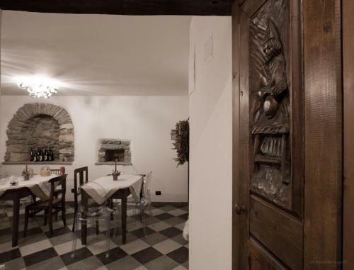 Hostal Aymon De Challant