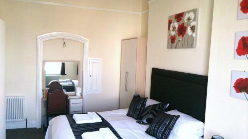 81 The Prom Hotel