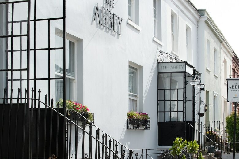 Hostal The Abbey
