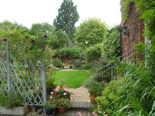 Laurel House Bed And Breakfast