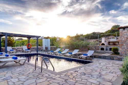 Memi Beach Villa