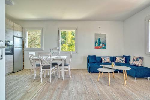 Two Bedroom House With Sea View Maj