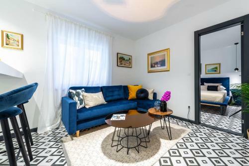 Sun And Stone Apartment