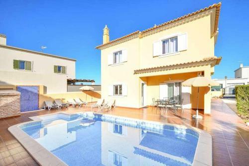 Villa Vila Com Piscina A 5 Minutos Da Praia
