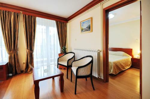 Sunny Hill Apartments & Aqua Park