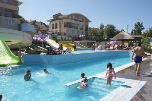 Sunny Hill Apartments & Aqua Park