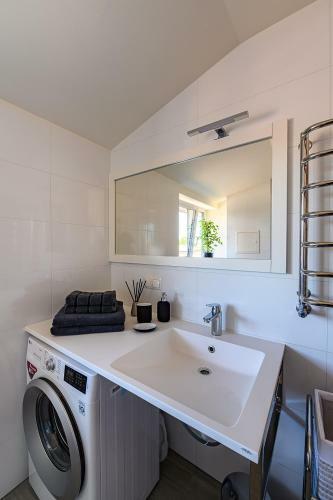 Apartamento Modern Studio Free Parking - 10min Walk To The Sea