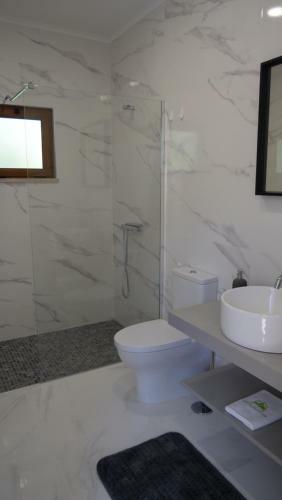 Apartamento Casa Rosa, Quinta Carmo - Alcoba�a/nazar�