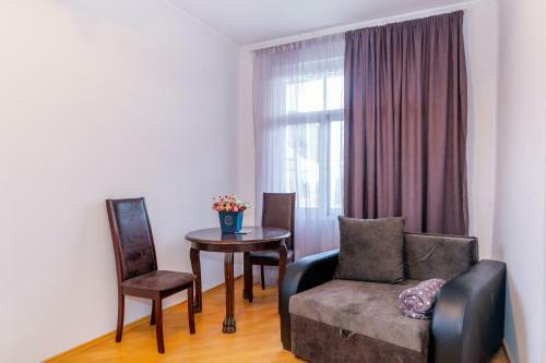 Hostal Guesthouse Alvani