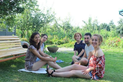Hostal Guesthouse Alvani